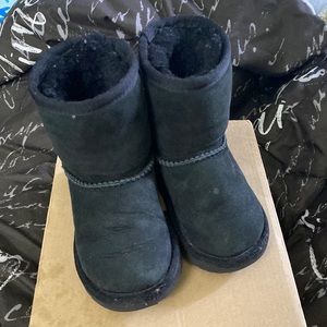 UGG
T CLASSIC Il
1017703T T / BLK